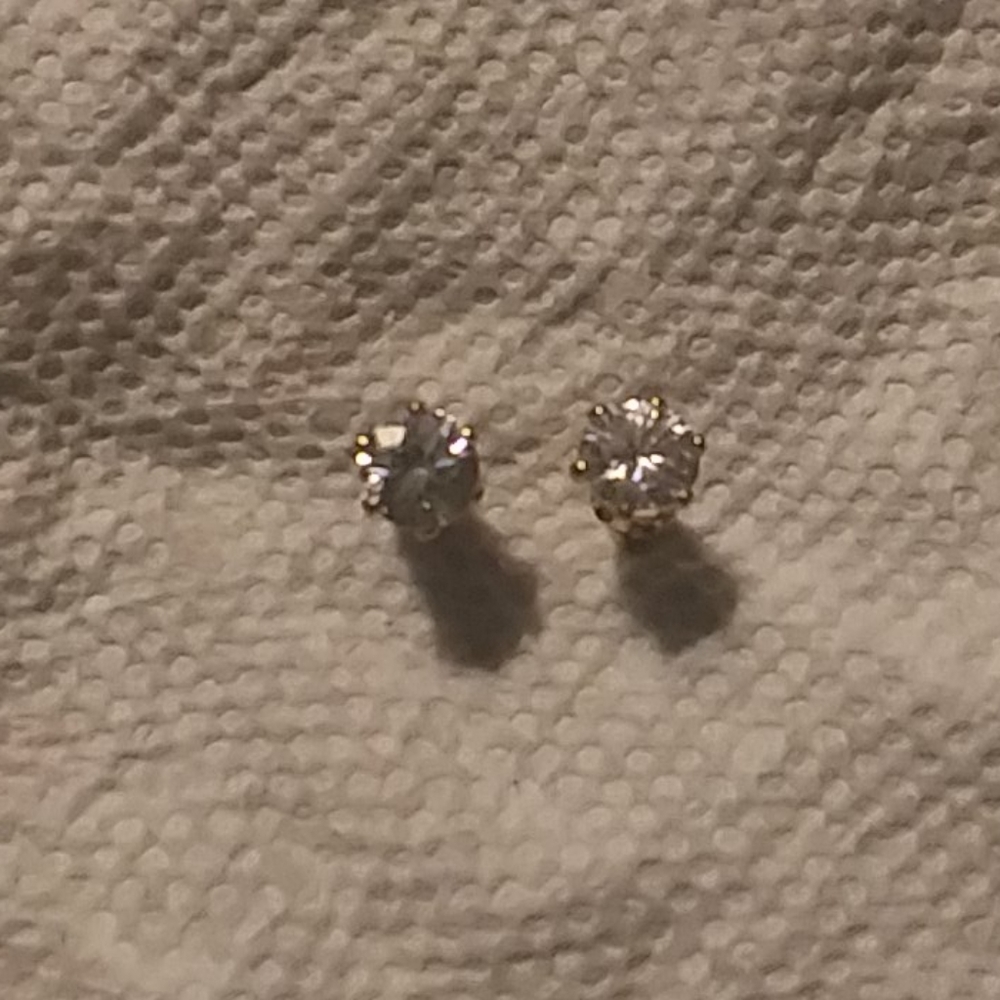 Earings - Picture 3 of 4